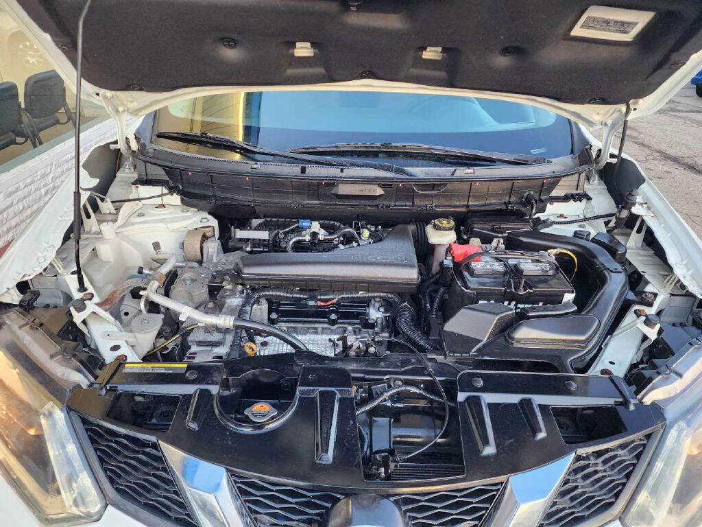 Used 2016 Nissan Rogue SV w/ SV Premium Package image 18