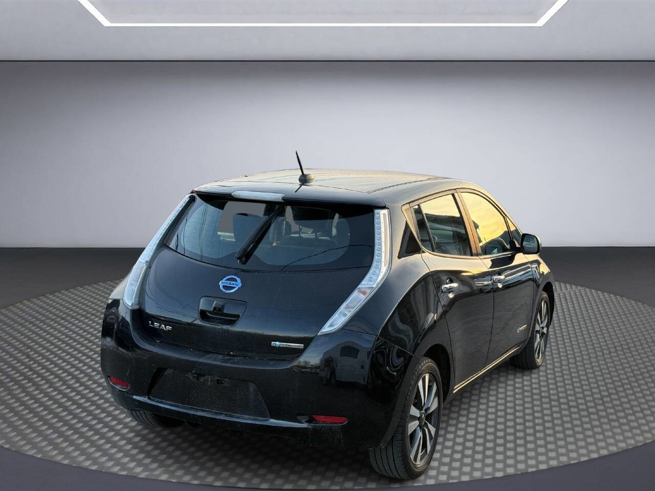 Used 2017 Nissan Leaf SV image 7