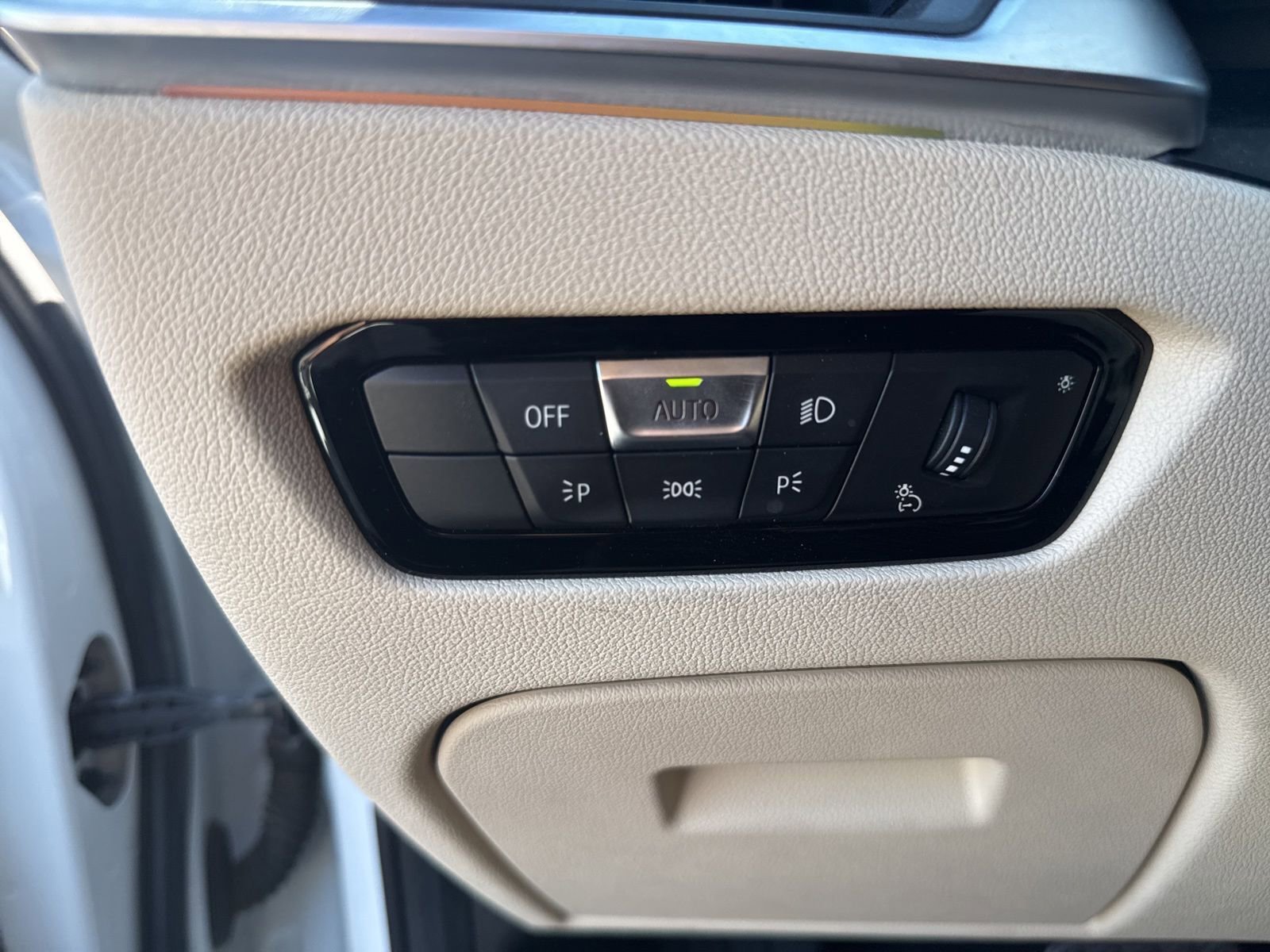 Used 2020 BMW 330i Sedan w/ Driving Assistance Package image 24