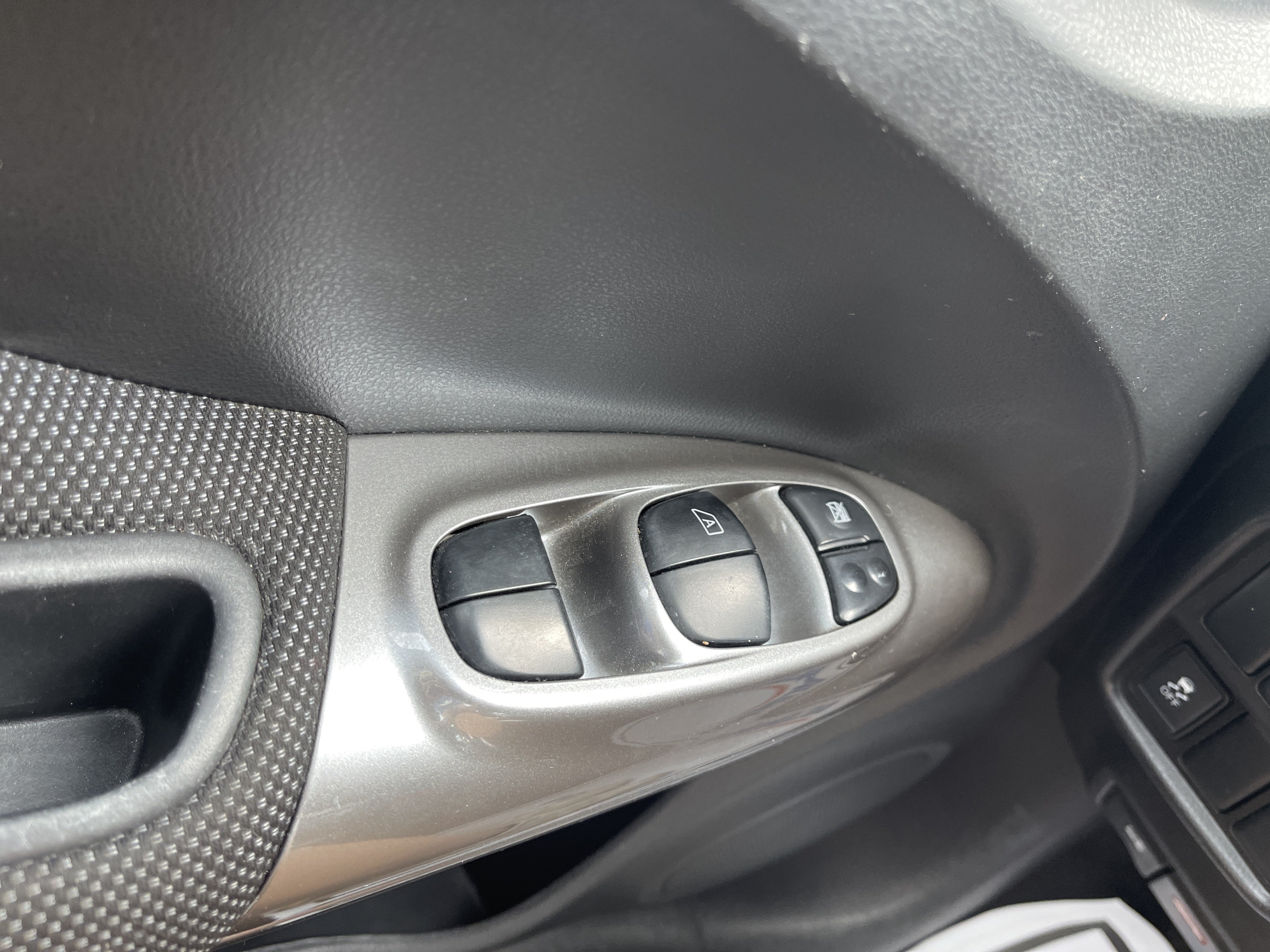 Used 2013 Nissan Juke S FWD image 22