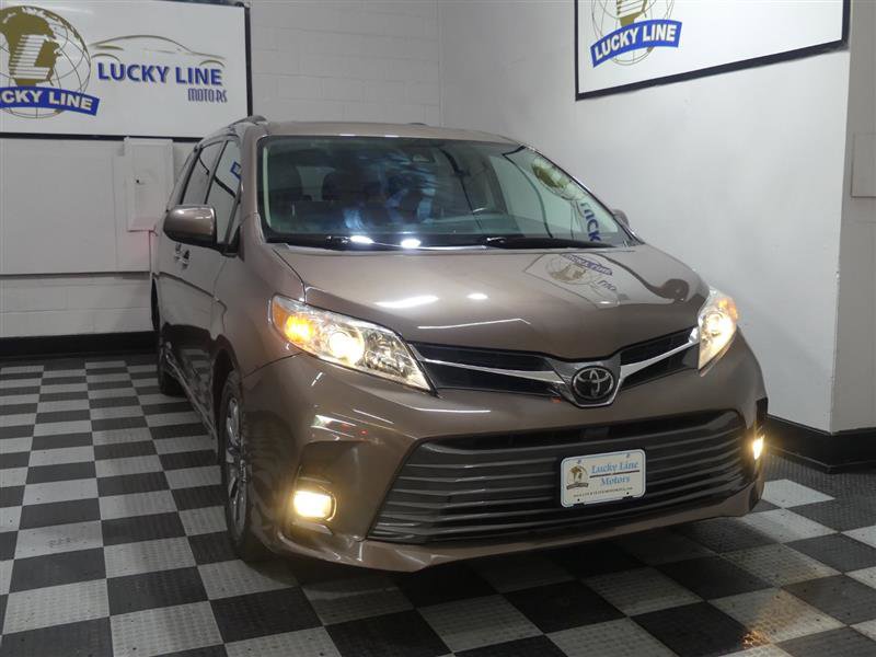 Used 2018 Toyota Sienna XLE Premium AWD/4WD image 5