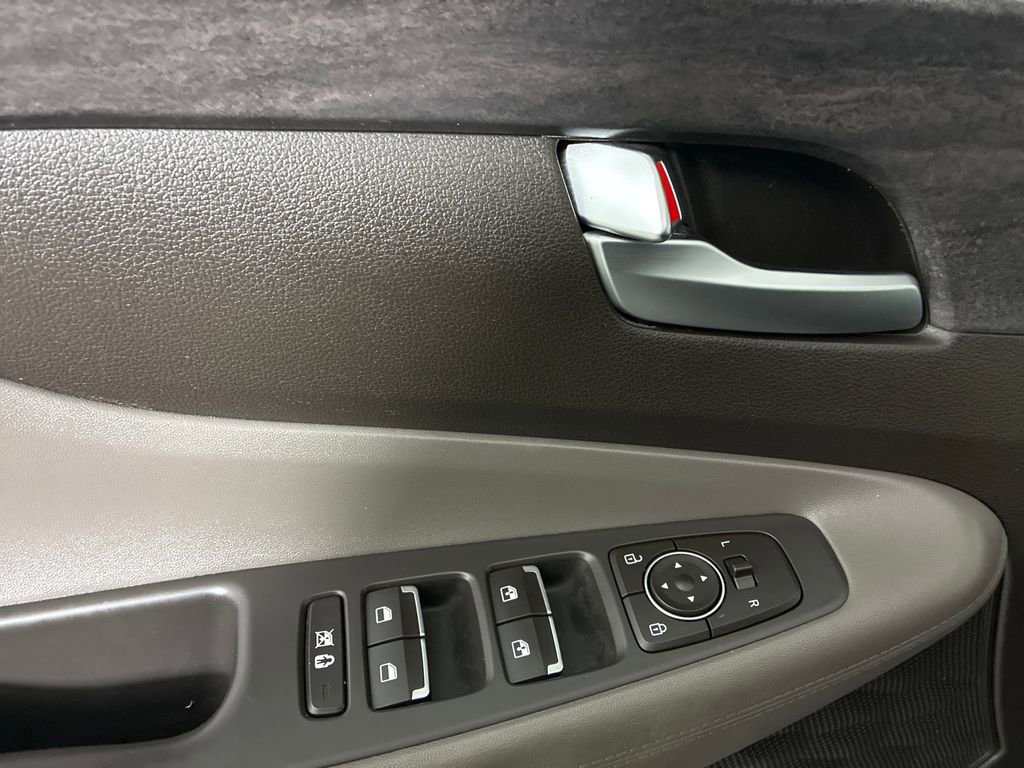 Used 2020 Hyundai Santa Fe SEL image 16