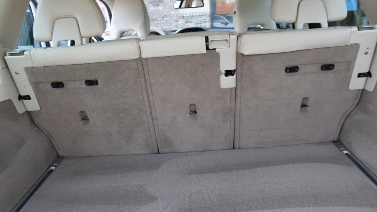 Used 2013 Volvo XC70 3.2 image 22