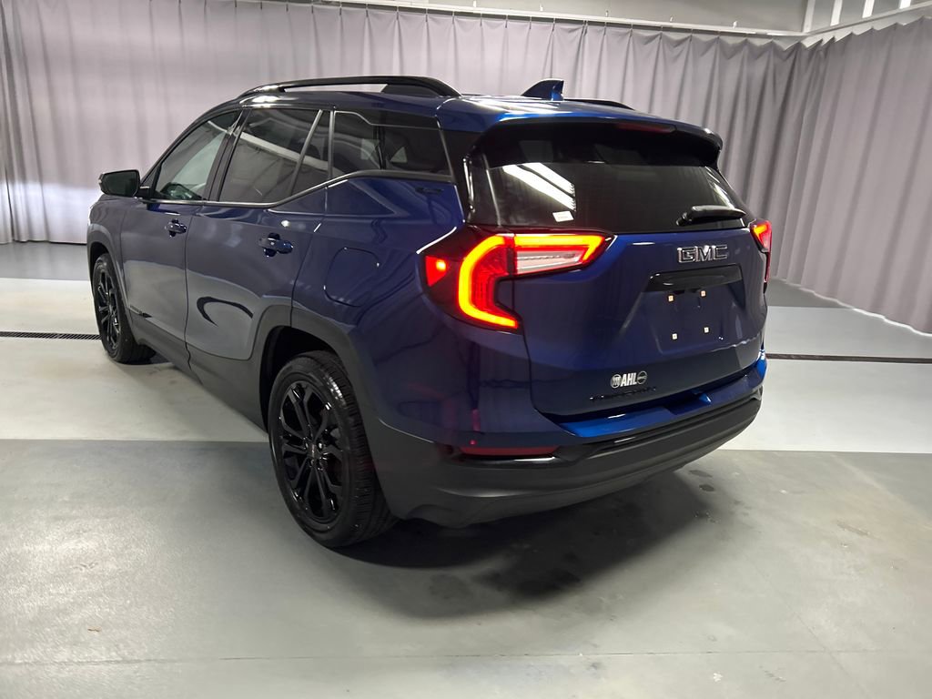Used 2022 GMC Terrain SLT w/ Elevation Edition image 5