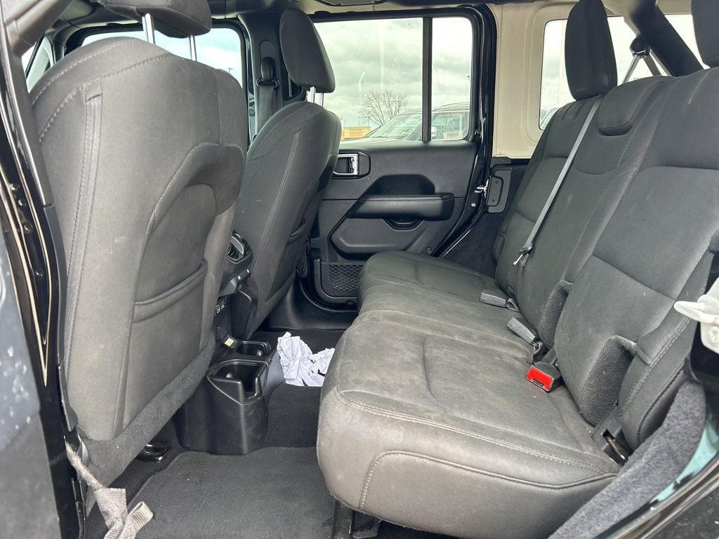 Used 2019 Jeep Wrangler Unlimited Sahara AWD/4WD image 9