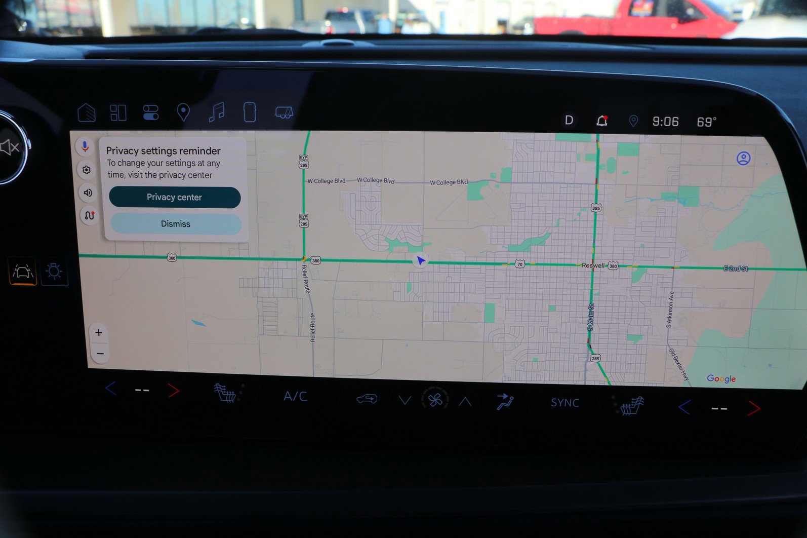 Used 2025 Chevrolet Traverse LT image 24