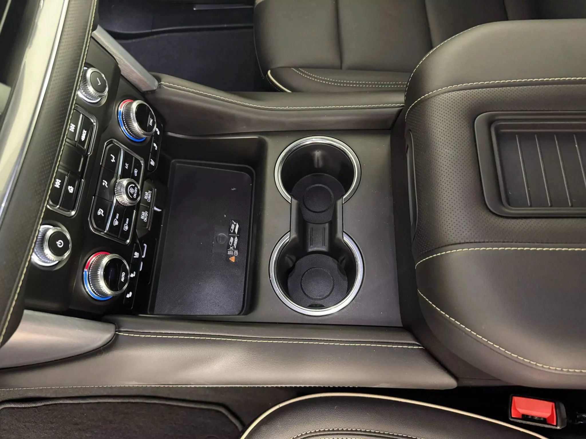 Used 2023 GMC Yukon SLT w/ SLT Luxury Package AWD/4WD image 24