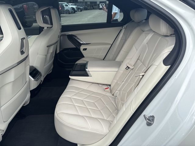 Used 2023 BMW 760i xDrive AWD/4WD image 10