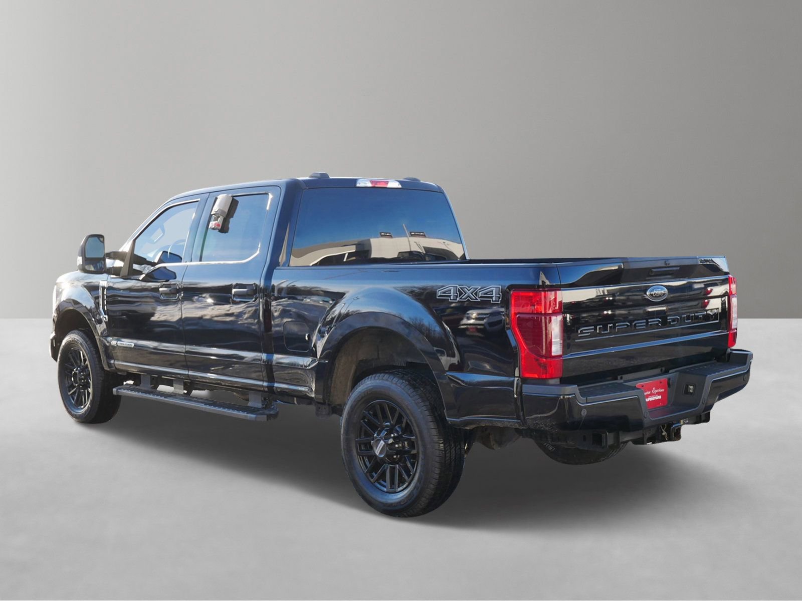Used 2022 Ford F350 XLT w/ Black Appearance Package image 3