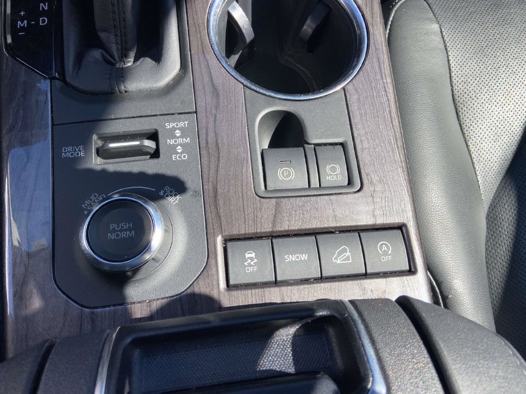 Used 2020 Toyota Highlander Platinum AWD/4WD image 25