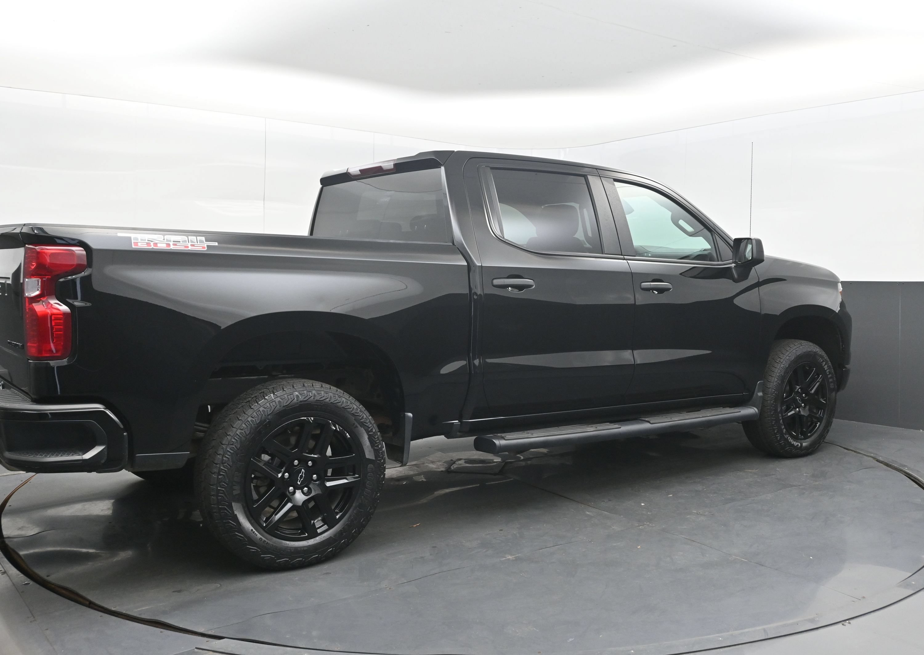 Used 2023 Chevrolet Silverado 1500 Custom Trail Boss w/ LPO, Dark Essentials Package AWD/4WD image 9
