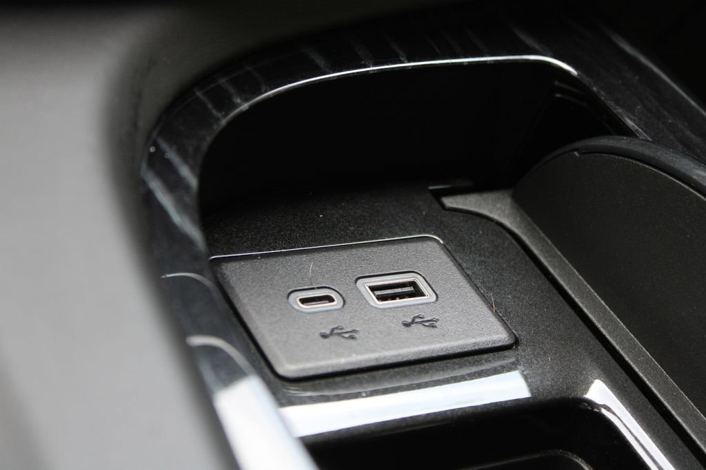 Used 2023 Cadillac Escalade ESV V AWD/4WD image 18