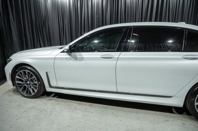 Used 2021 BMW 740i w/ M Sport Package RWD image 5