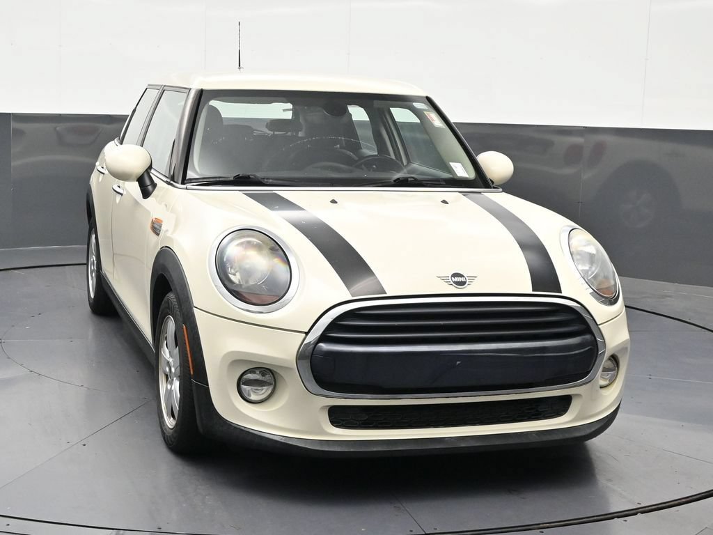 Used 2019 MINI Cooper 4-Door Hardtop w/ Signature Upholstery Package FWD image 8