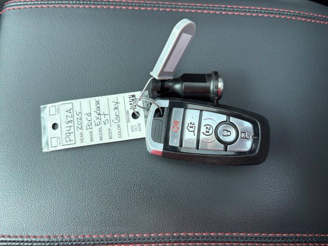 Used 2025 Ford Explorer ST AWD/4WD image 6