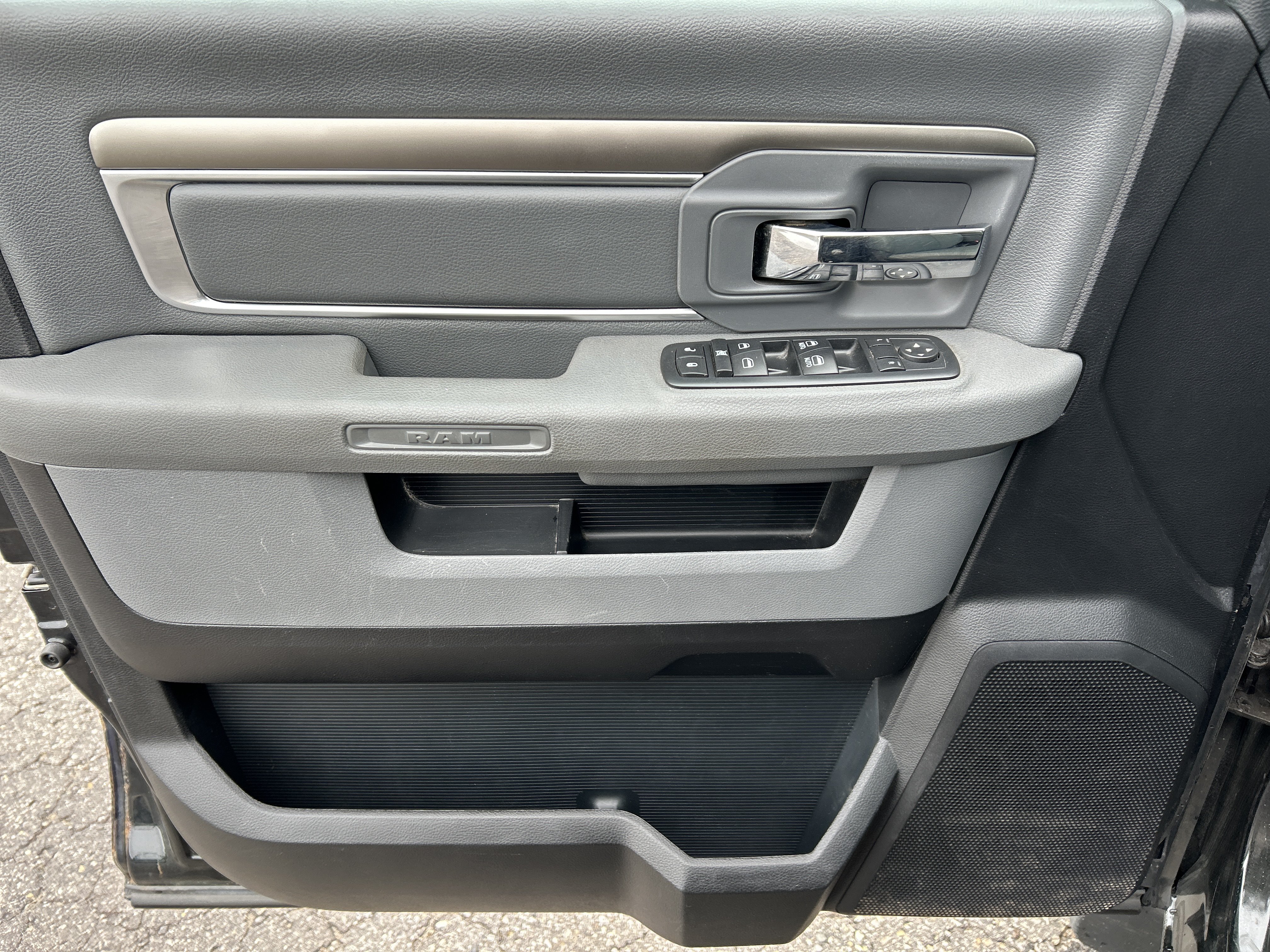 Used 2017 RAM 1500 Classic SLT AWD/4WD image 13