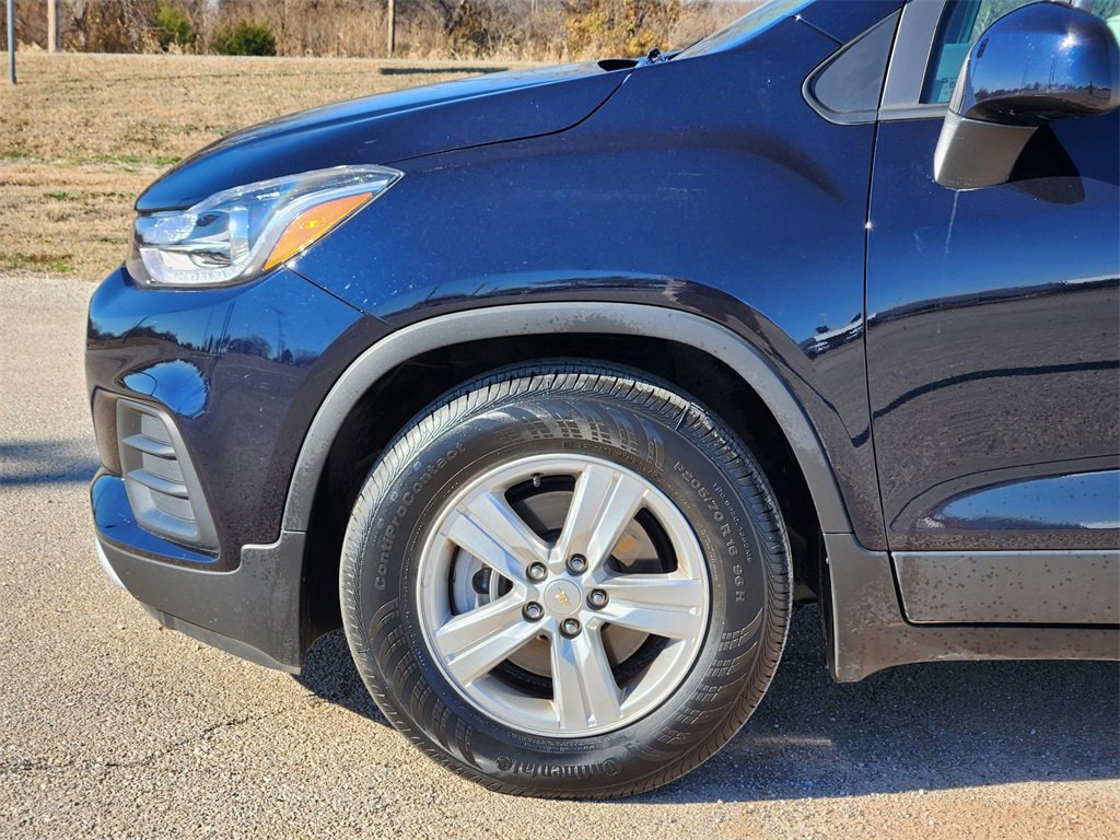 Used 2022 Chevrolet Trax LT w/ LT Convenience Package image 8