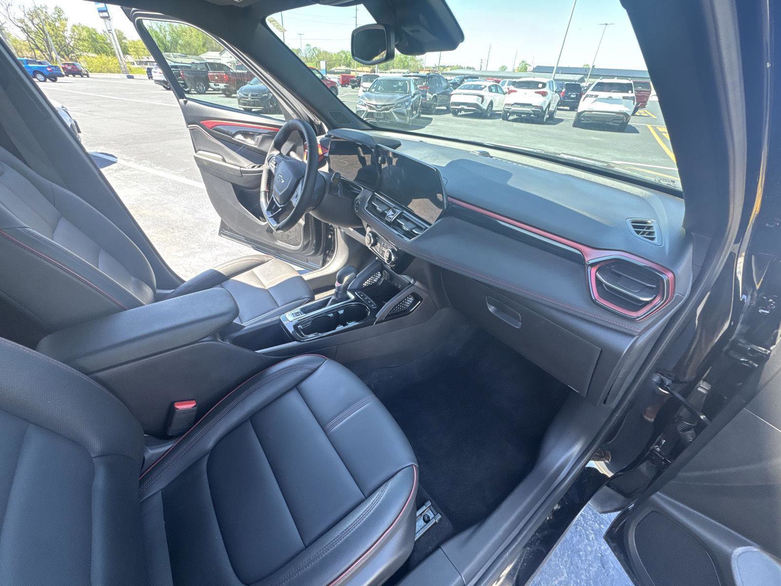 Used 2025 Chevrolet TrailBlazer RS w/ Convenience Package FWD image 18