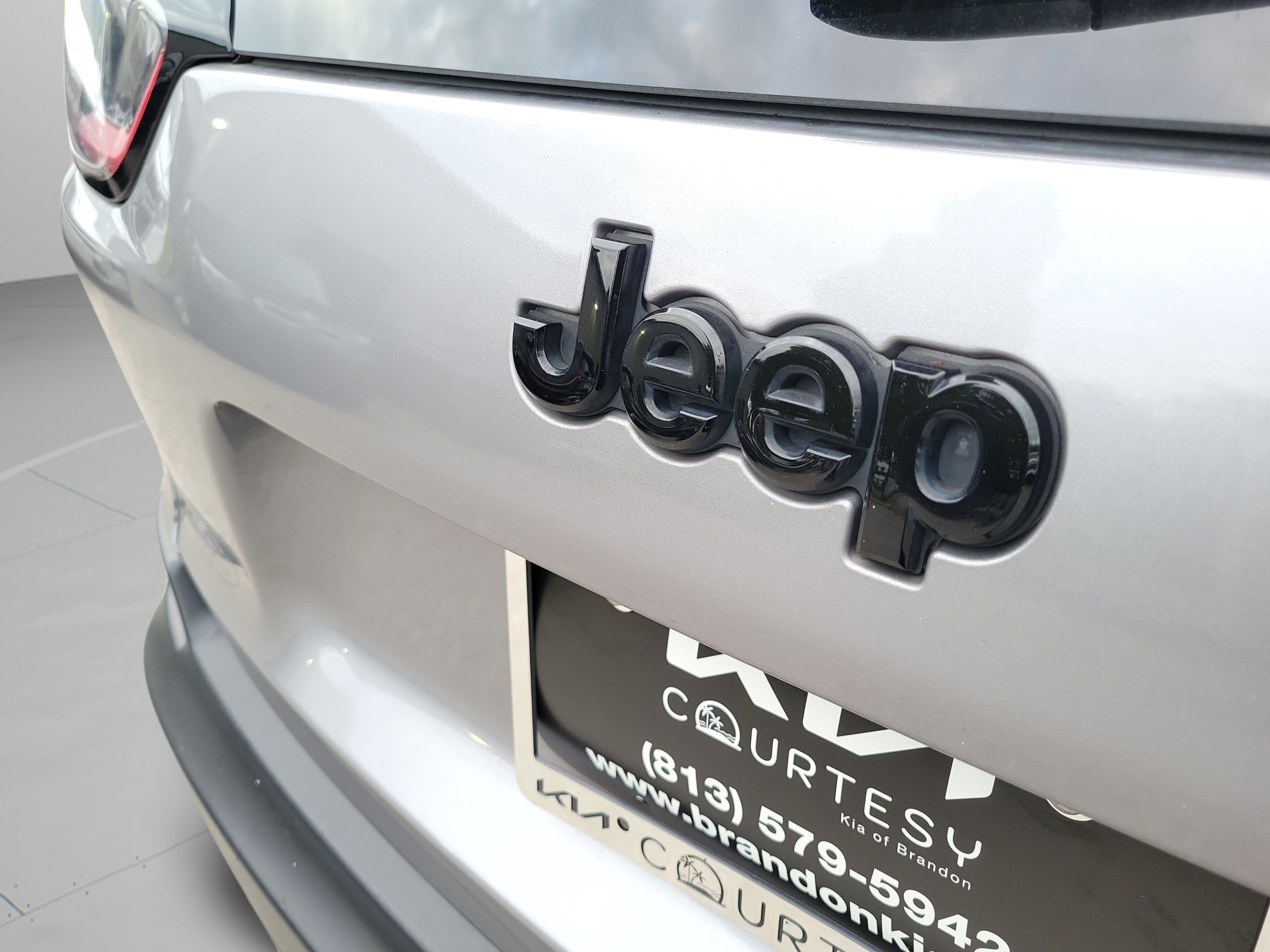 Used 2020 Jeep Cherokee Latitude Plus FWD image 31