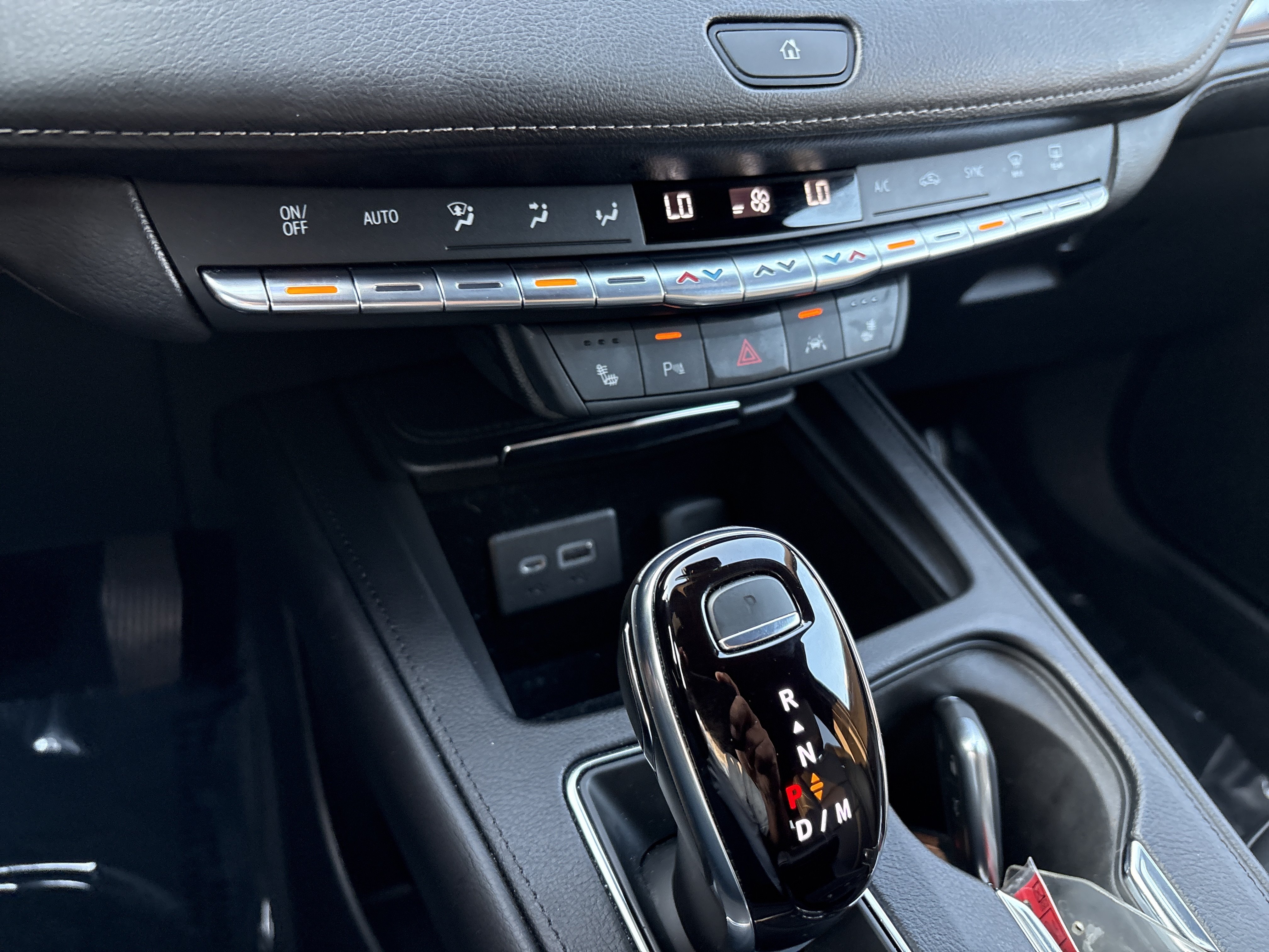 Used 2022 Cadillac XT4 Luxury w/ Cold Weather Package AWD/4WD image 31