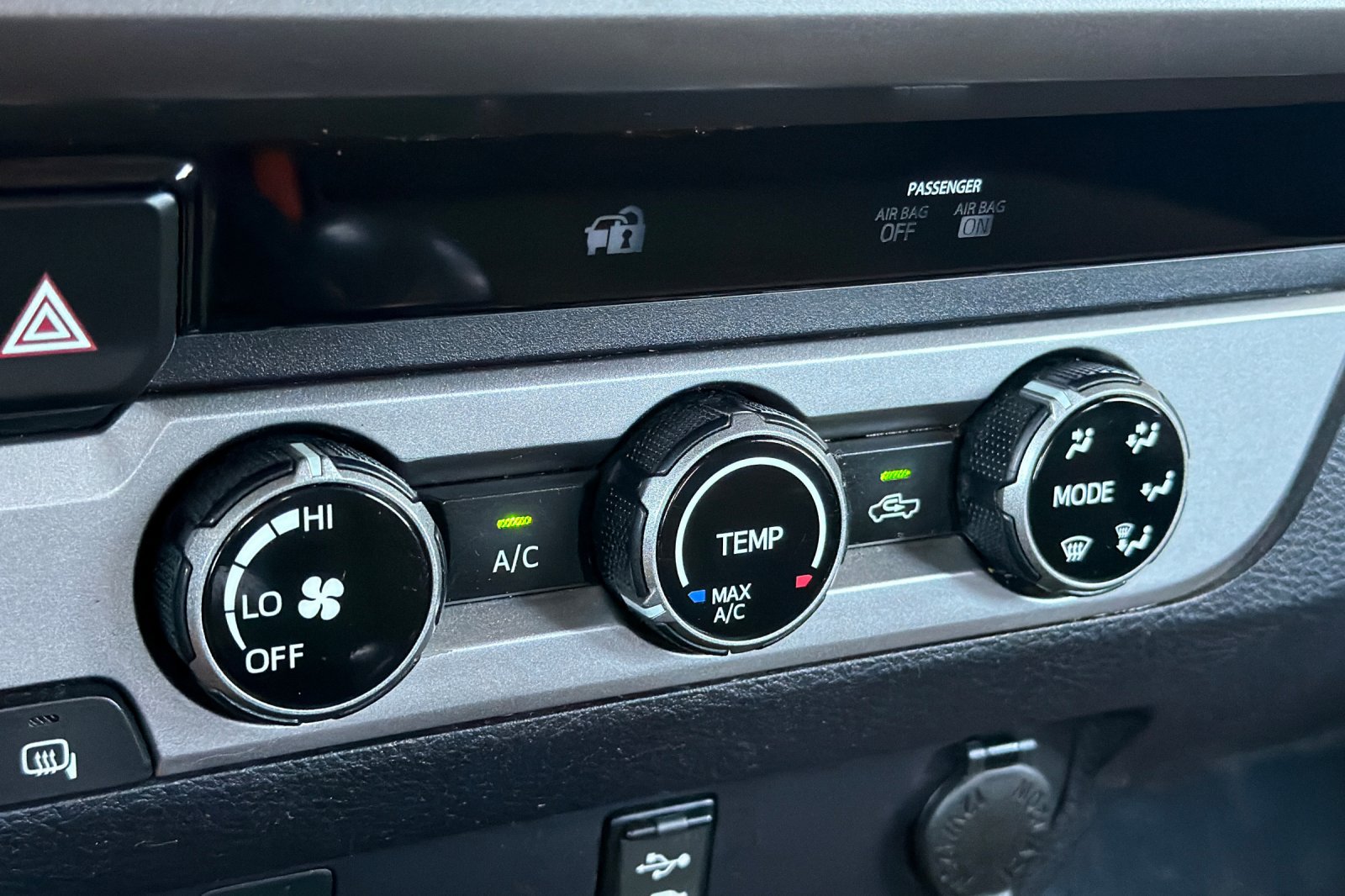 Used 2016 Toyota Tacoma SR5 RWD image 17