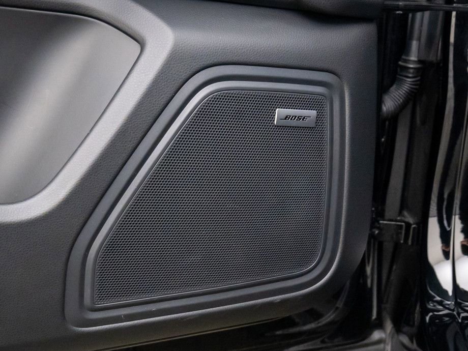 Certified 2025 Porsche Macan image 15