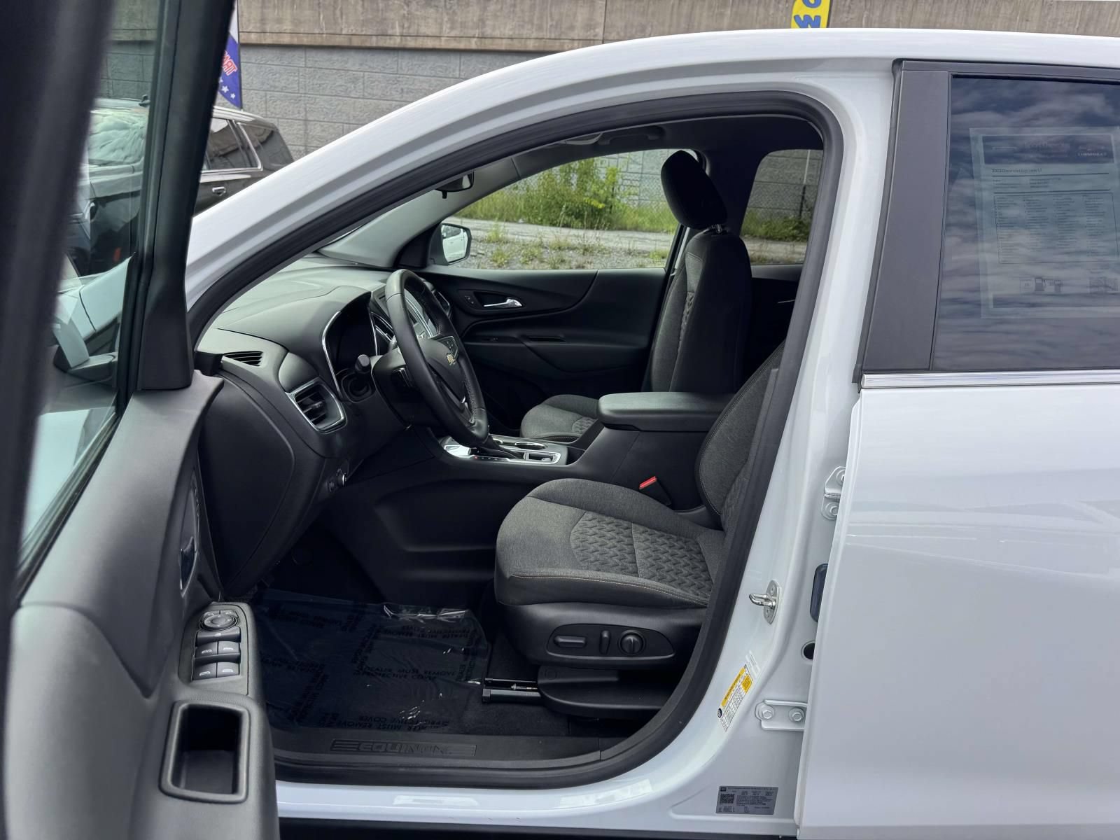 Used 2023 Chevrolet Equinox LT FWD image 21