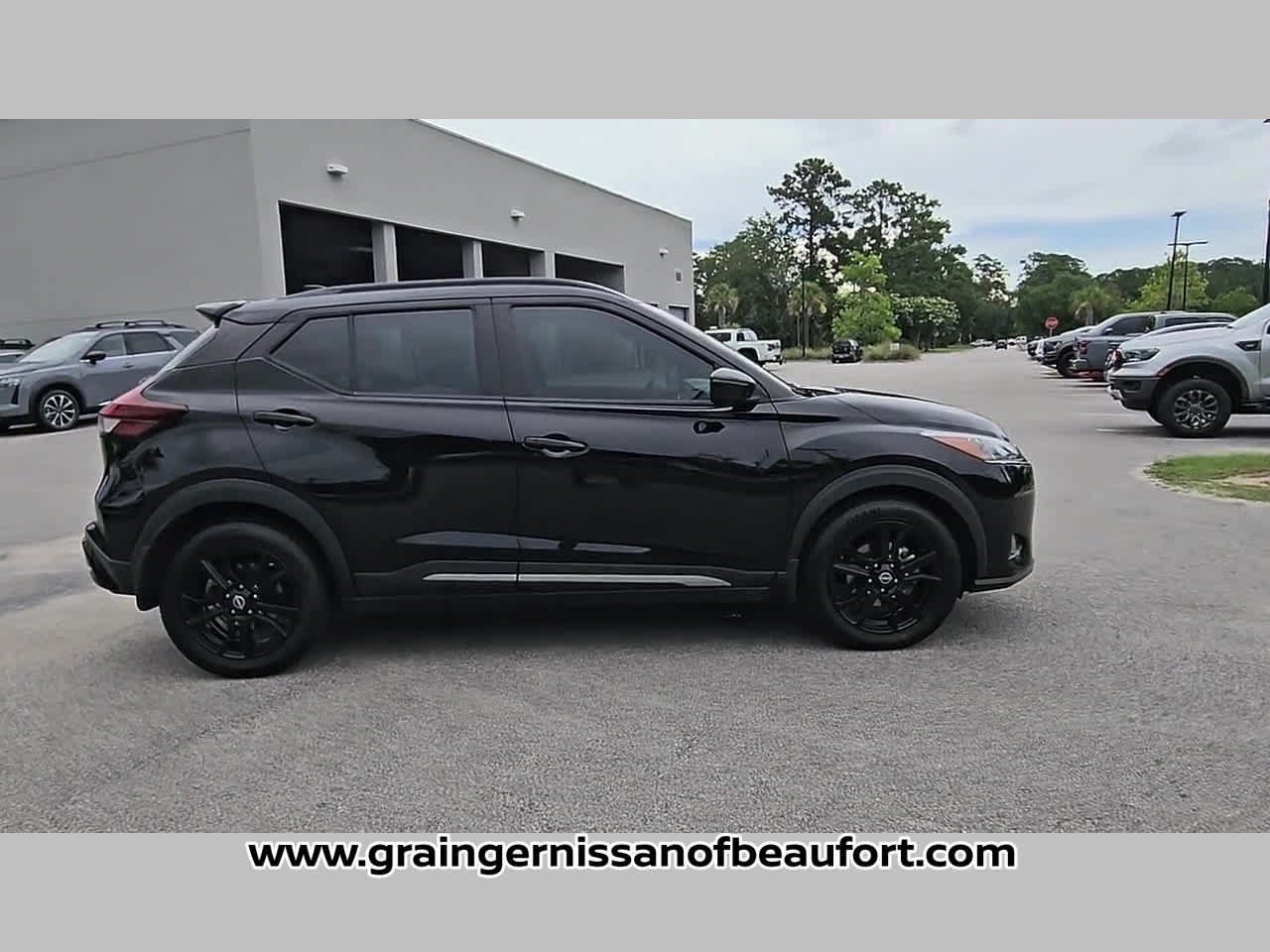 Used 2023 Nissan Kicks SR FWD image 35