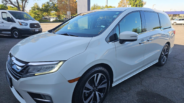 Used 2018 Honda Odyssey Elite image 3