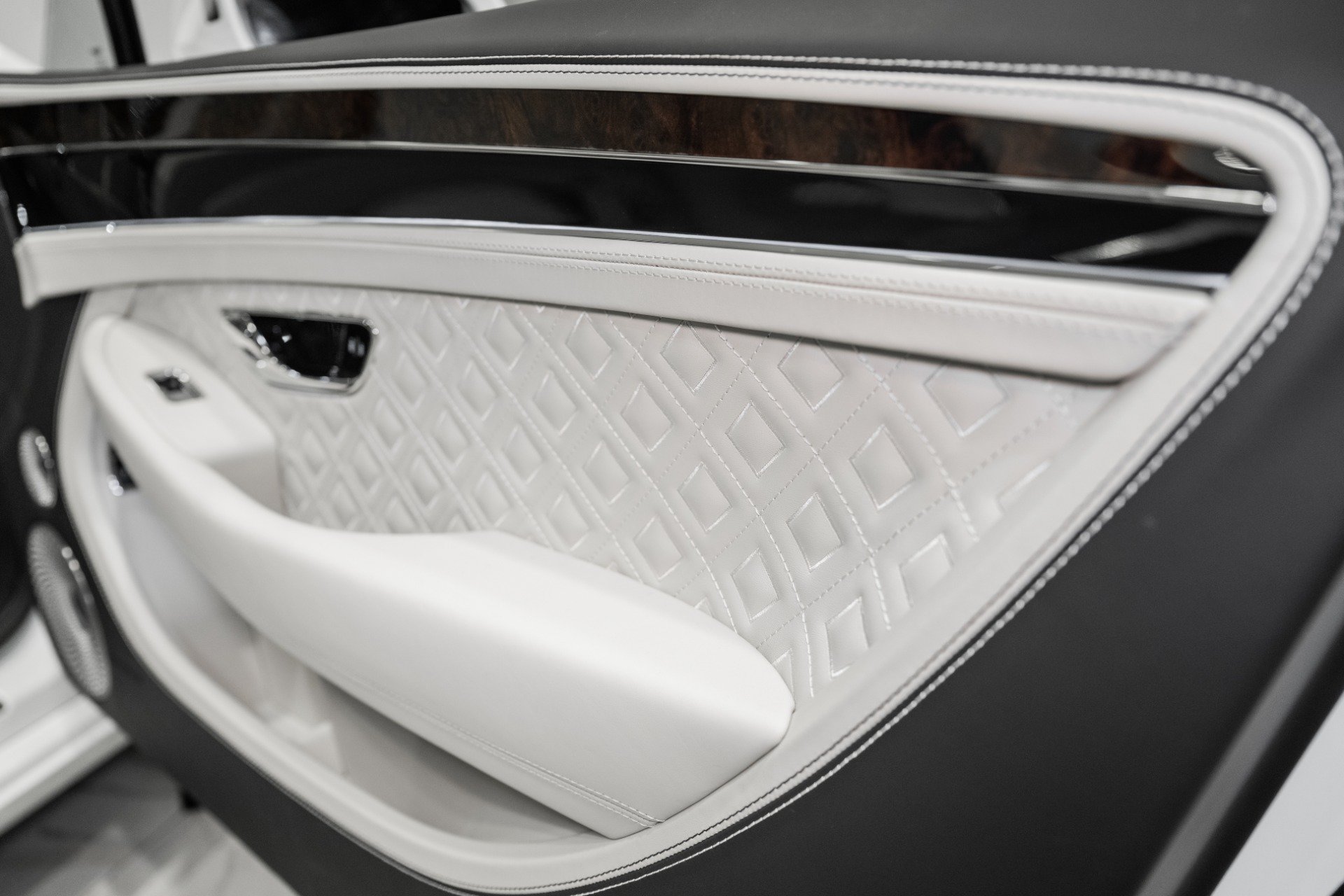 Certified 2023 Bentley Continental GT V8 AWD/4WD image 44