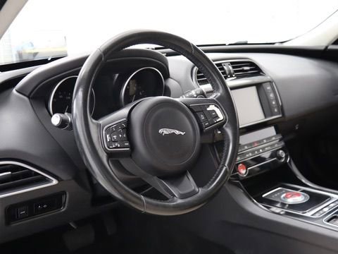 Used 2017 Jaguar XE Premium image 16