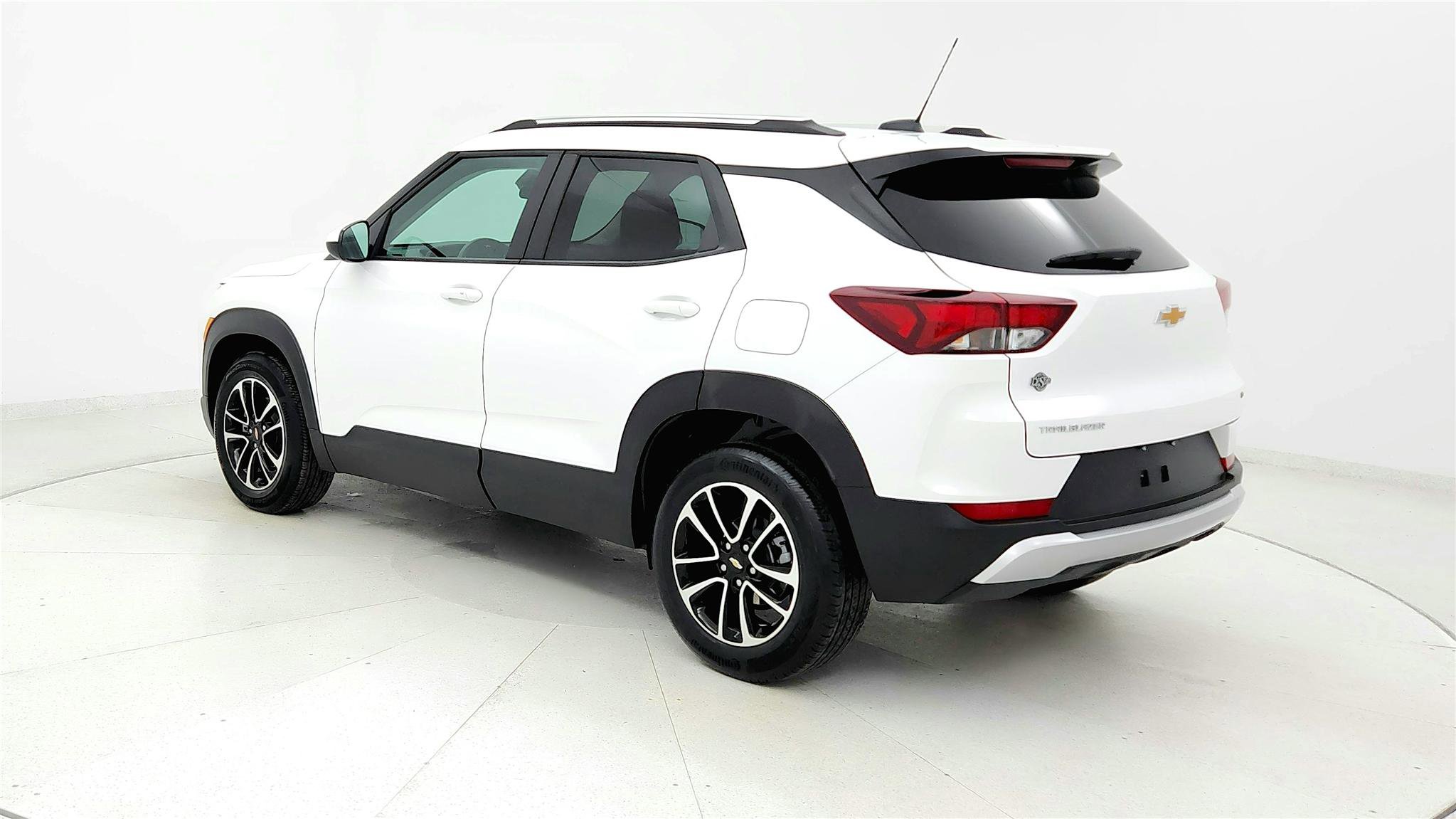 Used 2025 Chevrolet TrailBlazer LT image 3