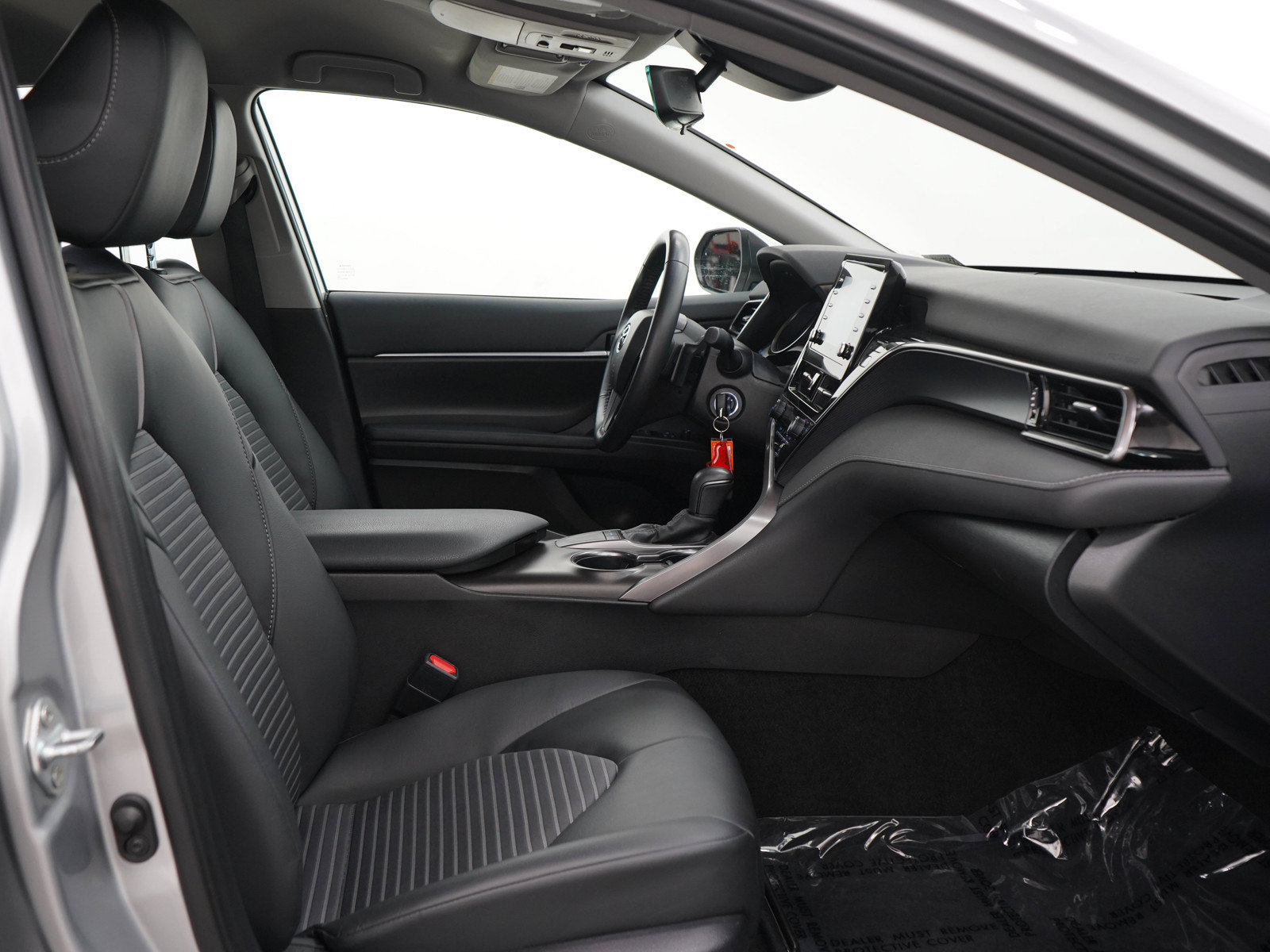 Used 2024 Toyota Camry SE FWD image 11