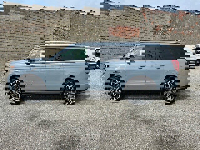 New 2026 Ford Expedition Max Platinum image 9