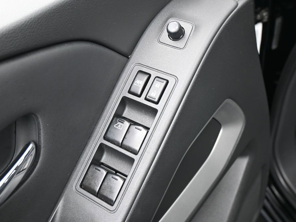 Used 2024 Nissan Frontier SV image 14