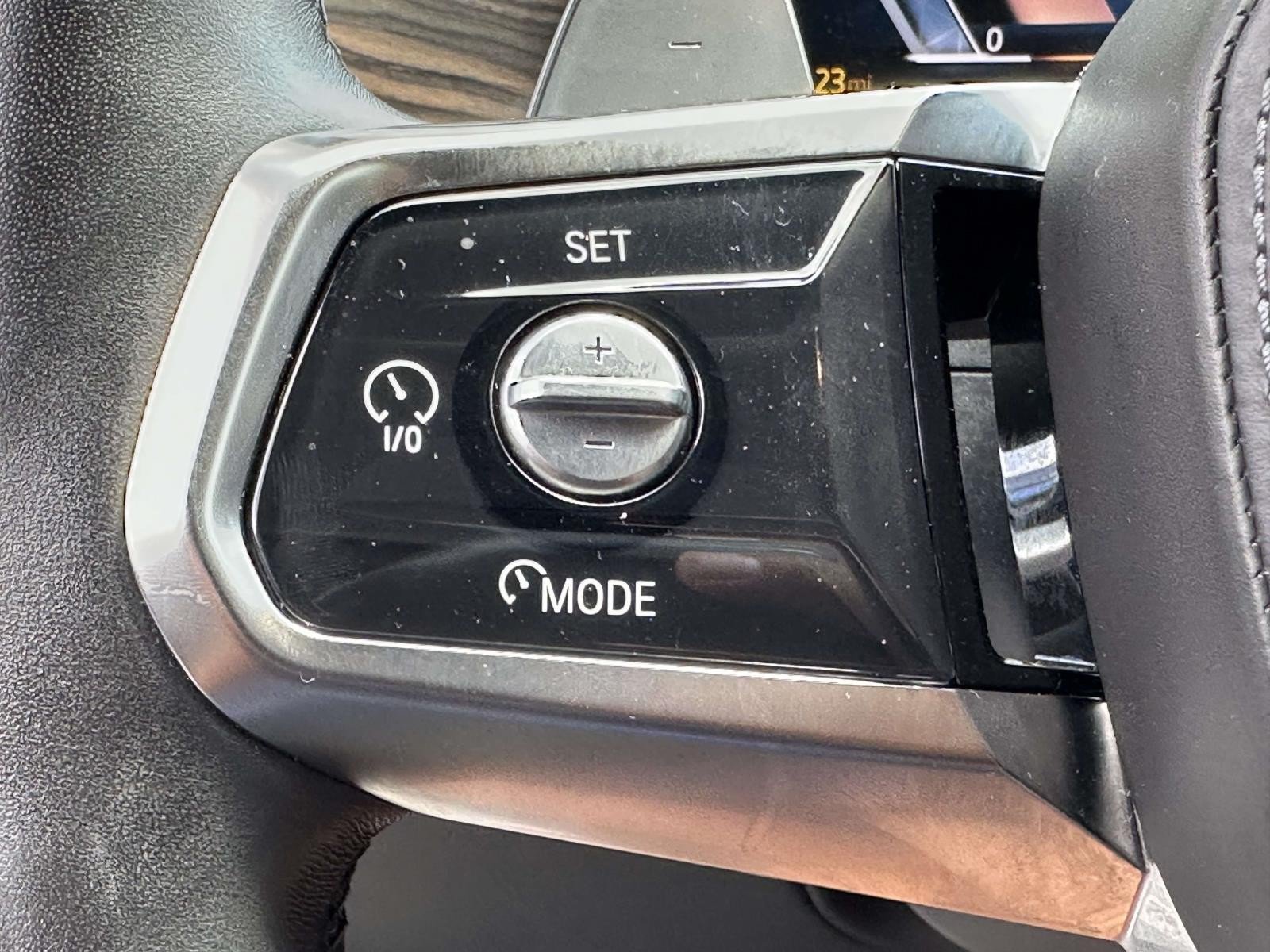 Used 2023 BMW 740i w/ Parking Assistance Package RWD image 29