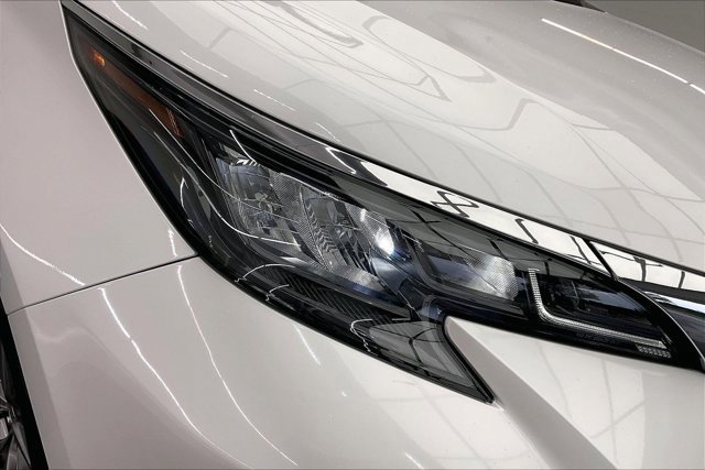 Used 2025 Toyota Sienna XLE image 29