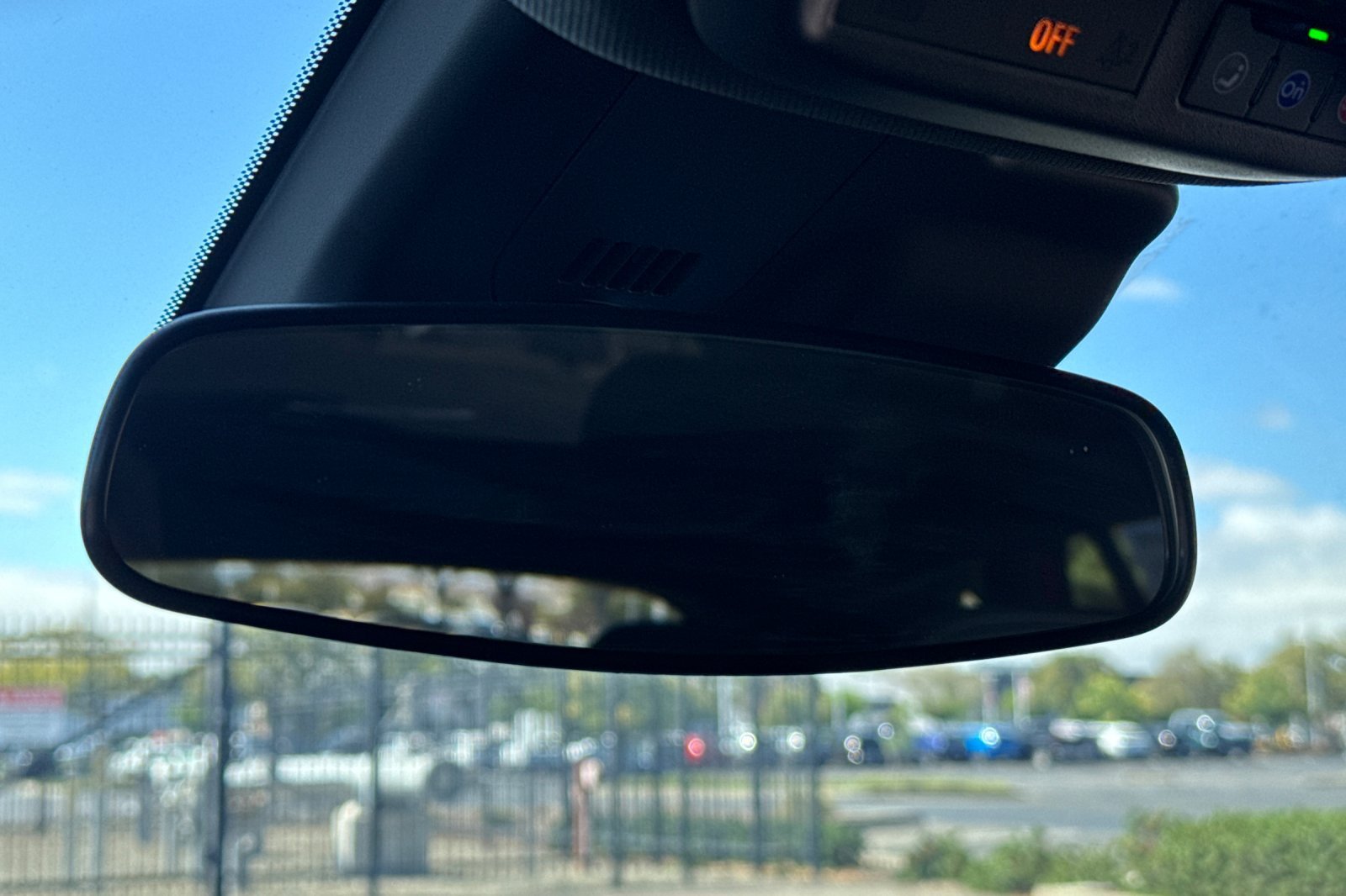 Used 2026 Chevrolet Trax RS w/ Sunroof Package FWD image 25