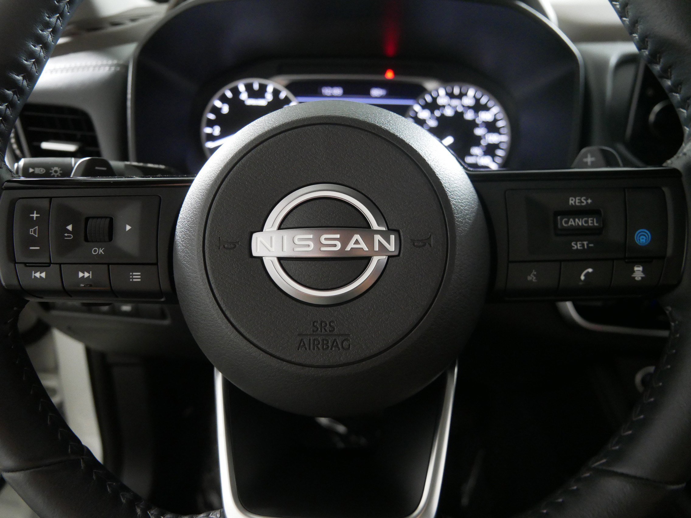 Used 2023 Nissan Rogue SL w/ SL Premium Package image 25