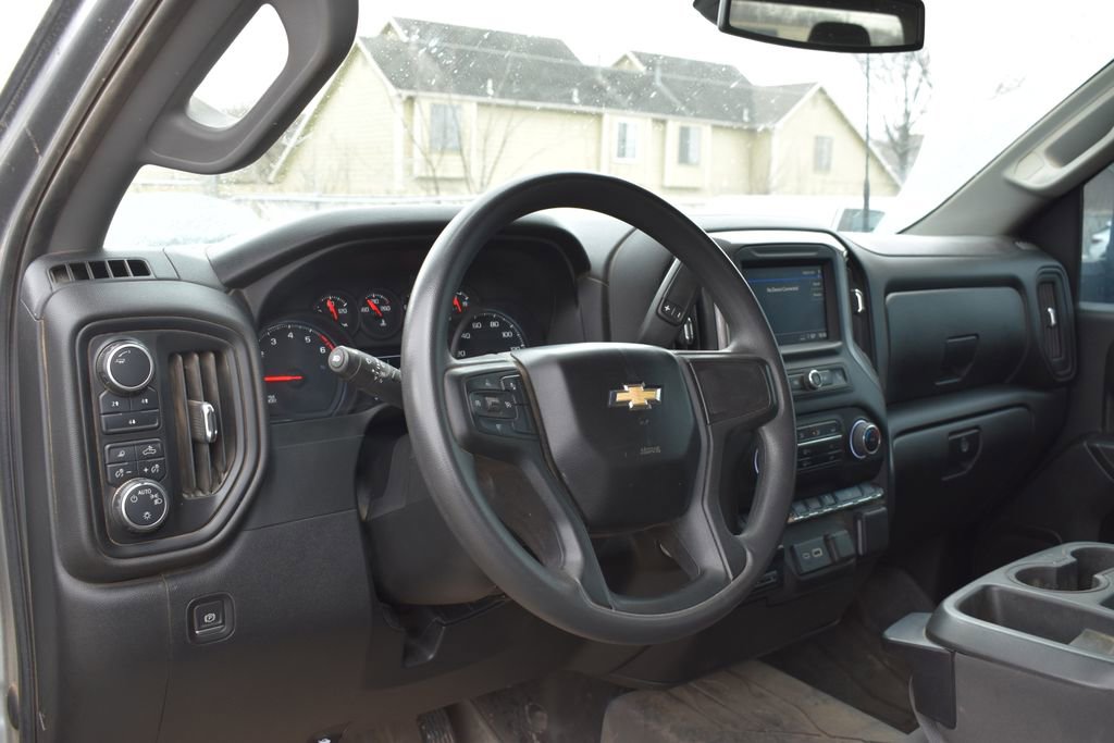 Used 2024 Chevrolet Silverado 2500 Custom w/ Custom Value Package image 9