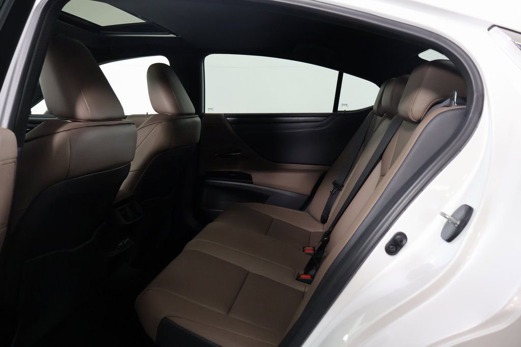 Certified 2025 Lexus ES 300h w/ Premium Package image 11