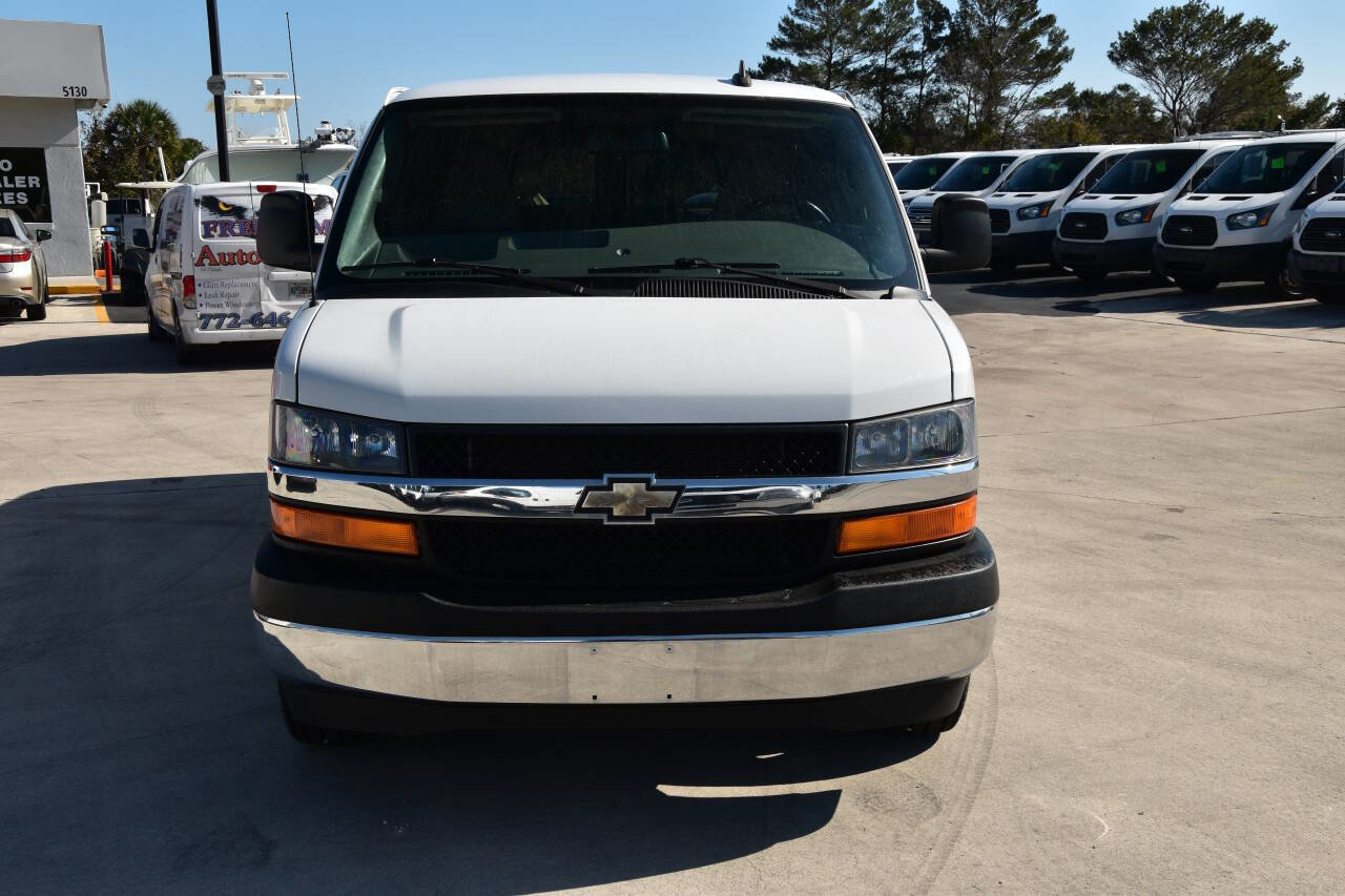 Used 2017 Chevrolet Express 3500 LT w/ LT Preferred Equipment Group RWD image 2