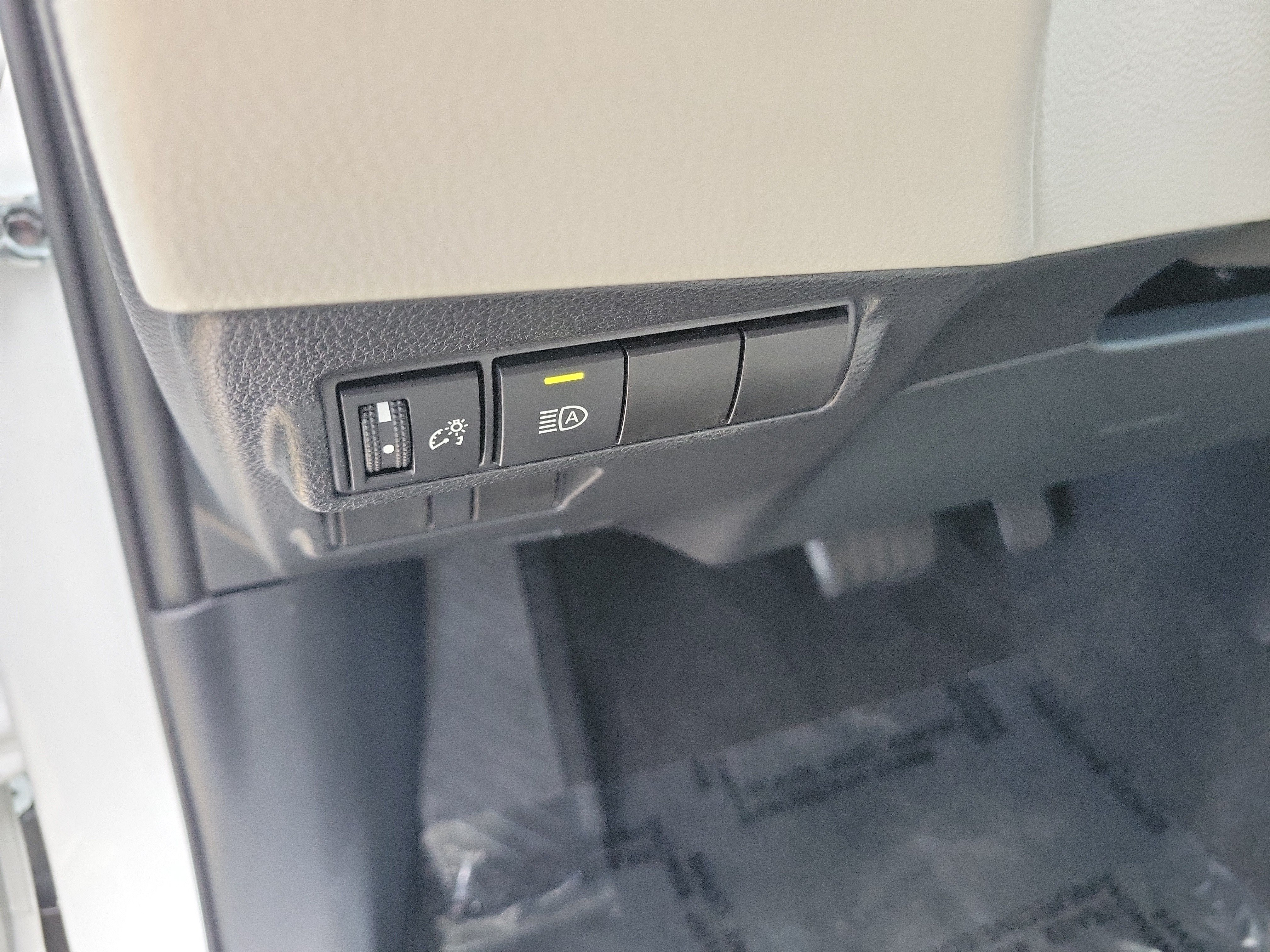 Used 2025 Toyota Corolla Cross LE FWD image 24