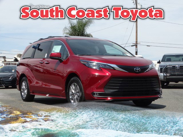 New 2026 Toyota Sienna XLE image 1