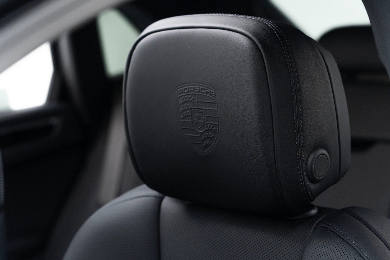 New 2025 Porsche Macan image 19