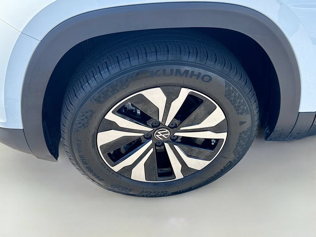 Used 2024 Volkswagen Atlas Cross Sport SE FWD image 29