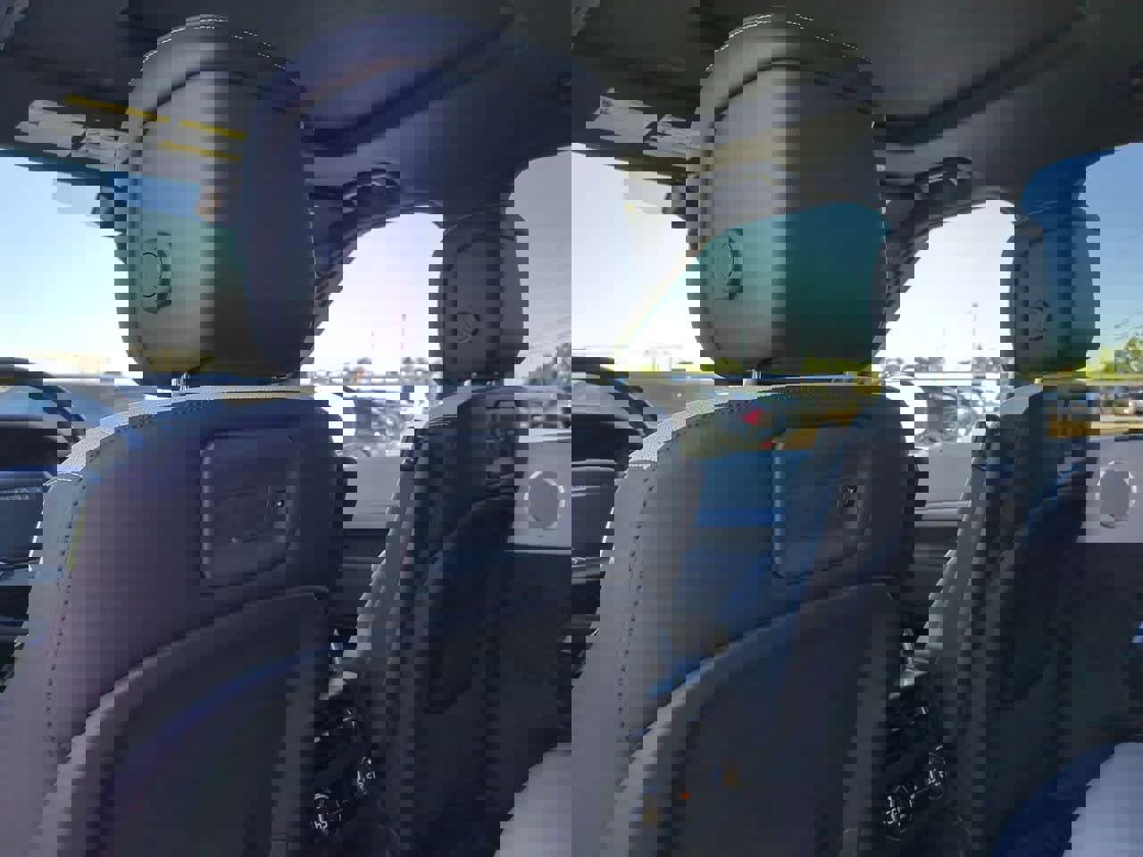 Used 2023 Land Rover Discovery S R-Dynamic image 16