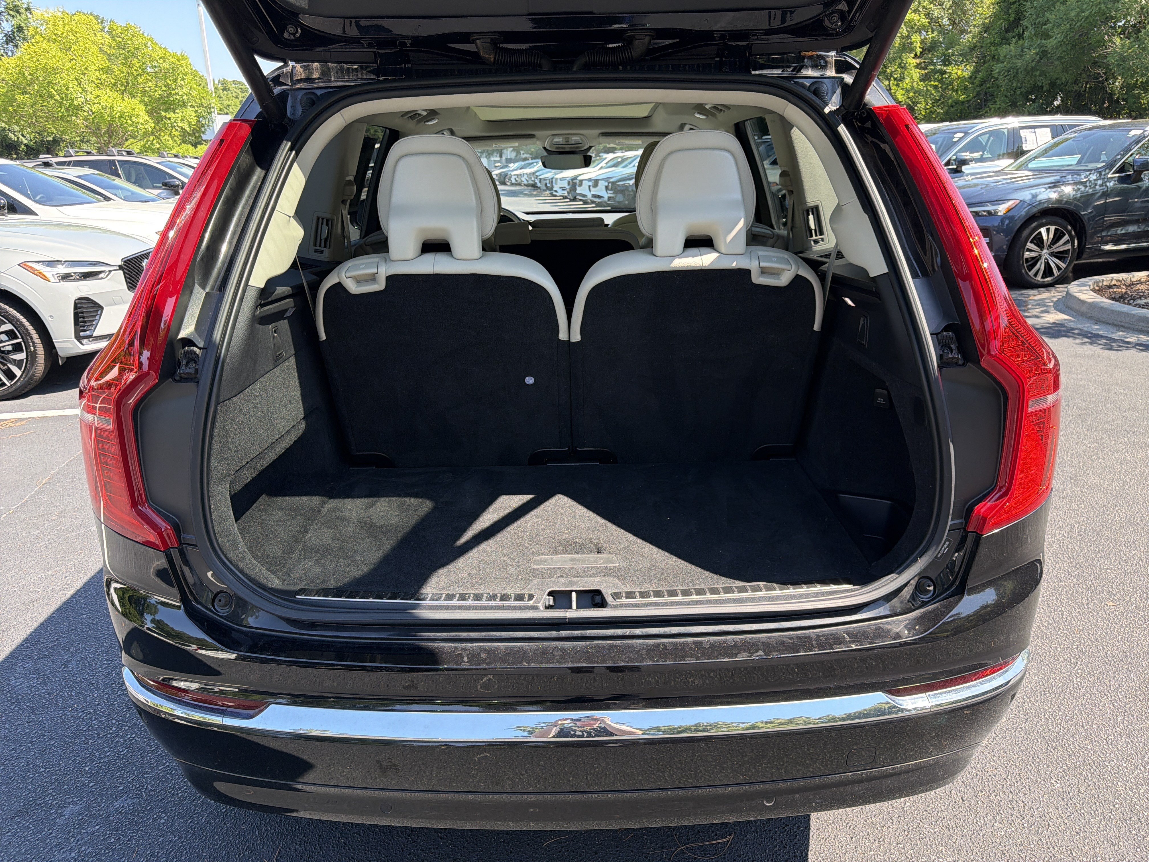 Certified 2023 Volvo XC90 B5 Plus AWD/4WD image 34
