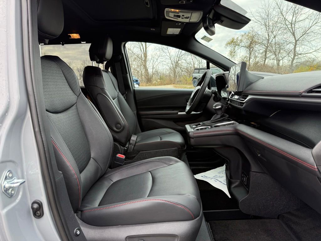 Used 2025 Toyota Sienna XSE image 22