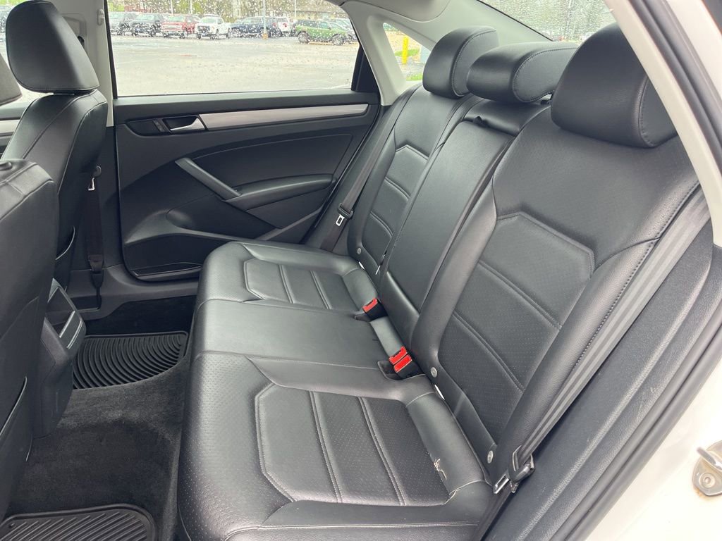 Used 2015 Volkswagen Passat 1.8T Limited Edition image 12